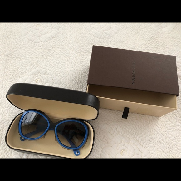 Louis Vuitton sunglasses . - Picture 2 of 4